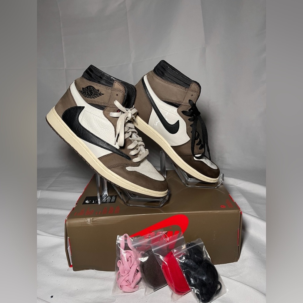 Travis Scott Jordan 1